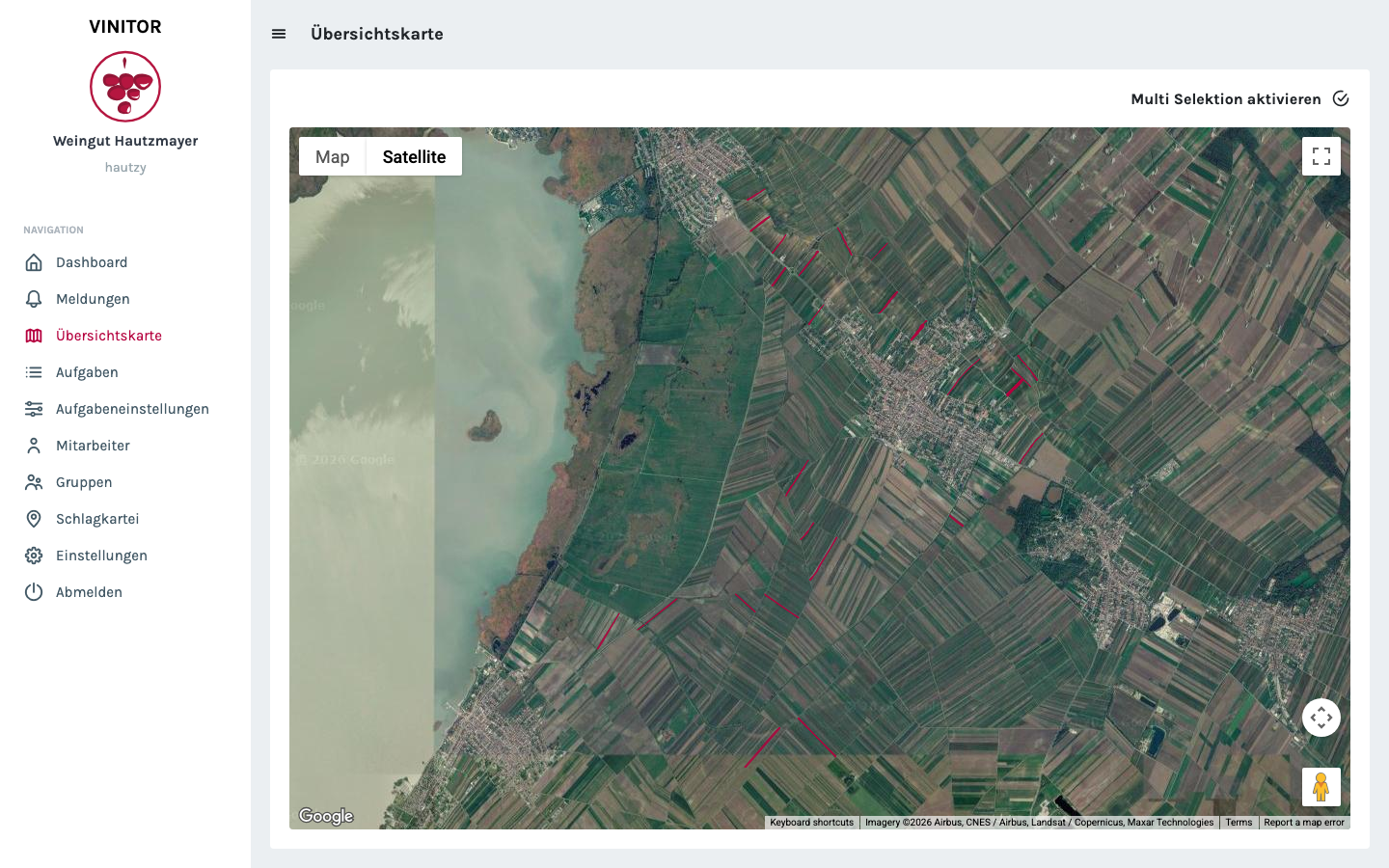 Übersichtskarte mit Satellitenansicht, alle Weingärten als farbige Flächen, Multi-Selektion-Schalter rechts oben.