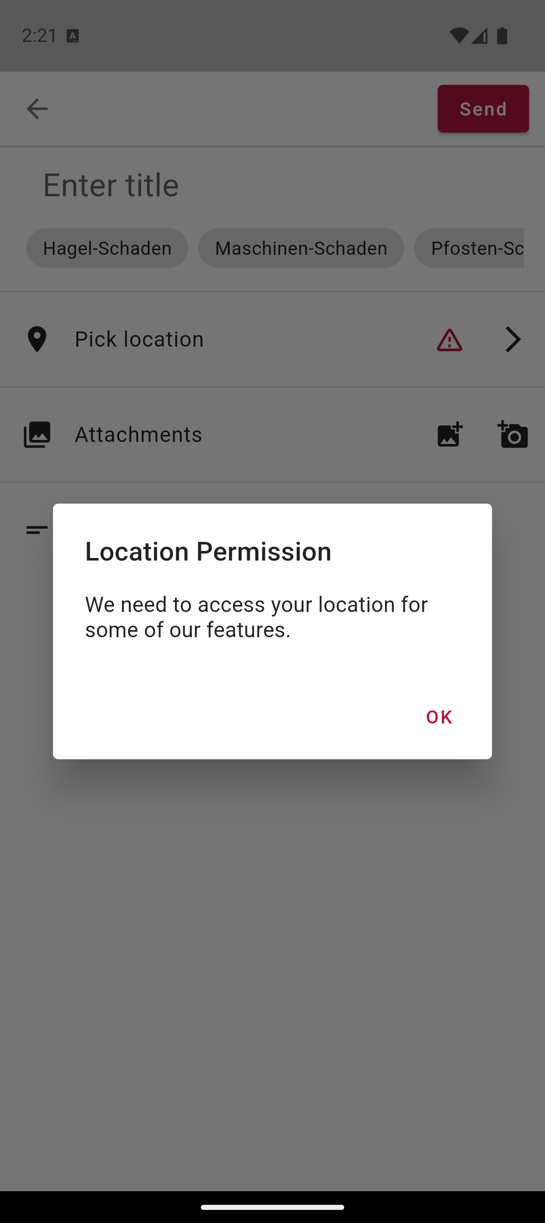 Neue Meldung in der mobilen App mit Feldern „Enter title“, Tags (Hagel-Schaden, Maschinen-Schaden, Pfosten-Schaden), Zeile „Pick location“ mit Warnsymbol, Attachments, Add note. Darüber das Dialog „Location Permission — We need to access your location for some of our features.“ mit OK-Button.