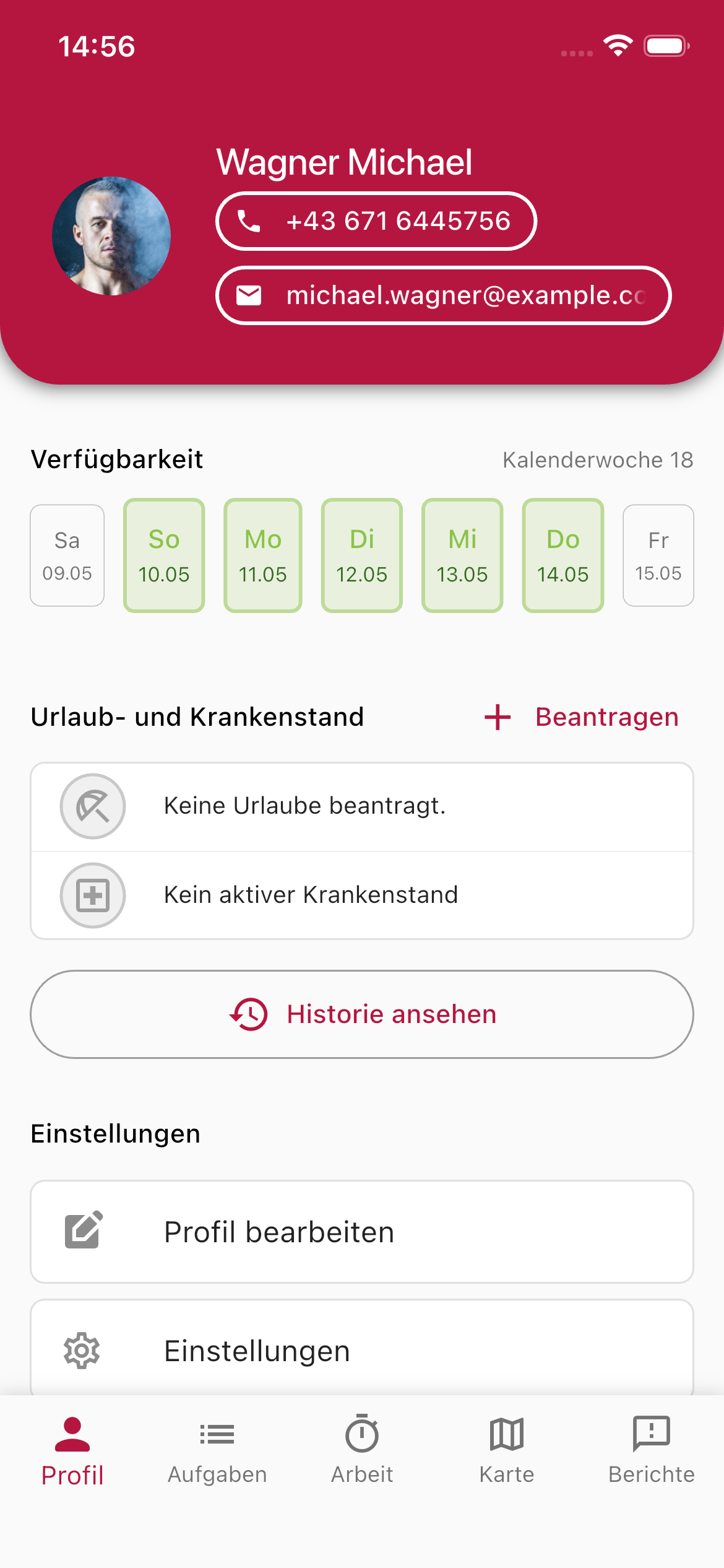 Der Profil-Bereich zeigt Kontaktdaten, die Wochenverfügbarkeit und Optionen für Urlaub und Einstellungen.